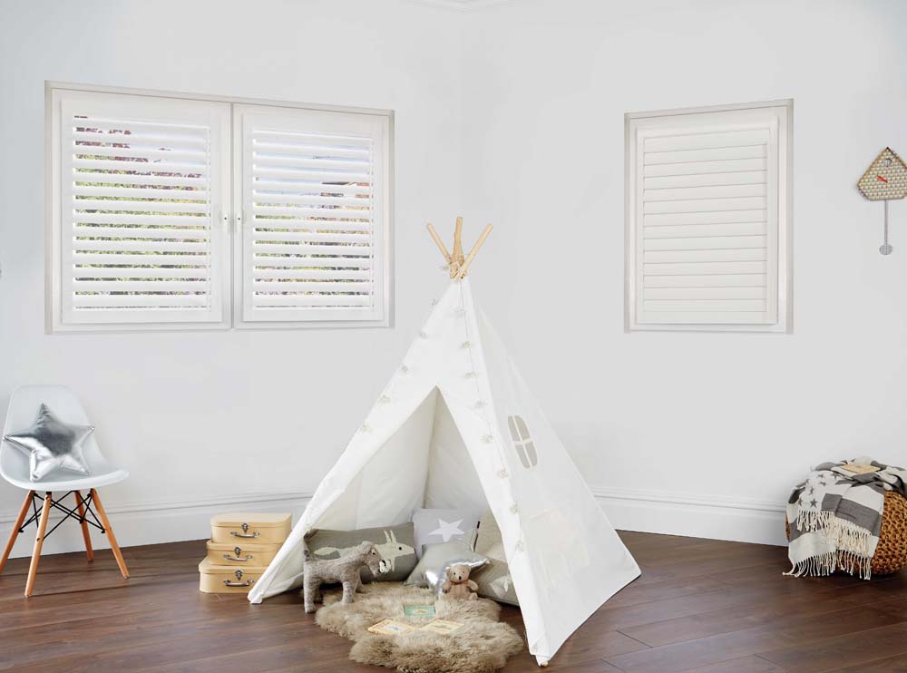 With Rebatell 2023 Perfect Fit Shutters Lite Cotton White Kids Room Web Min.jpg